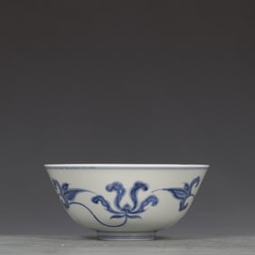 A blue and white okra pattern bowl made in the Chenghua year of the Ming Dynasty
