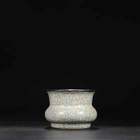 A piece of Southern Song Dynasty official kiln celadon silver mouth court imperial slag bucket