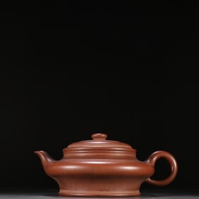 A purple sand flat teapot of Gu Jingzhou's style