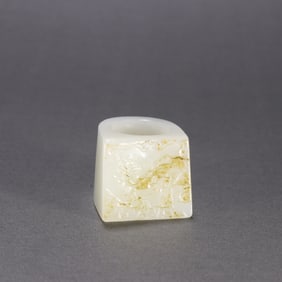 A piece of Hetian jade character story of the Qing Dynasty horseshoe finger