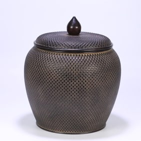A small leaf rosewood bamboo woven general jar in the Qing Dynasty