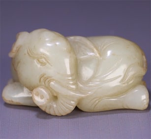 A beautiful Hetian jade elephant ornament