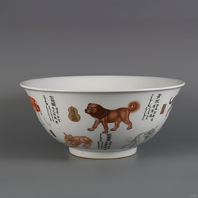 A large bowl of enamel made in the Qianlong era of the Qing Dynasty