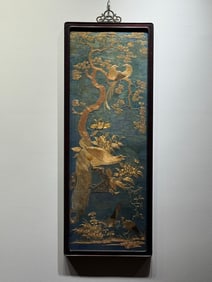 A gold embroidery of flowers and birds in the middle of the Qing Dynasty