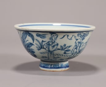 A small bowl with exquisite blue and white figure patterns