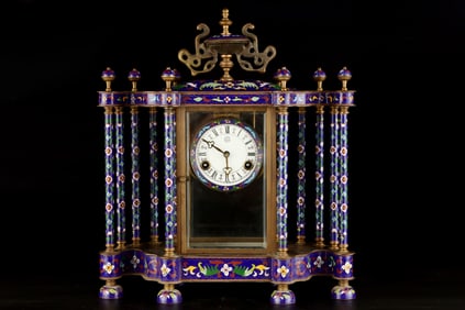 A Qing Dynasty cloisonné table clock