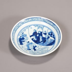 A beautiful blue and white figure pattern appreciation plate