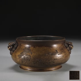 A precision-cast copper fetus fish algae pattern lion head ear furnace in the Ming Dynasty
