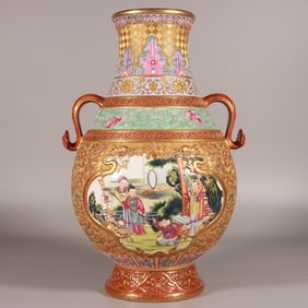 An amphora made in the Qianlong era of the Qing Dynasty with enamel colorful gold carved window