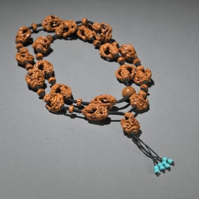 A beautiful peach pit carved eighteen Arhat necklace