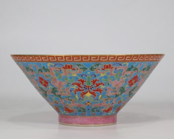 A gold silk enamel colorful dragon made in the Yongzheng era of the Qing Dynasty wears a flower