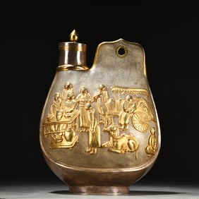 A beautiful sterling silver gilt catch-up picture skin pot