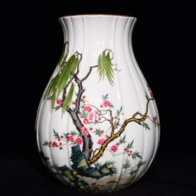 A pastel flower and bird pattern melon ridge made in the Yongzheng year of the Qing Dynasty