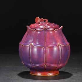 A rose red purple court lotus petal large lid jar of the Song Dynasty Junguan kiln