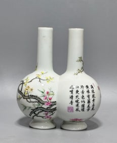 A twin conjoined floral poetry vase made in the Qianlong era