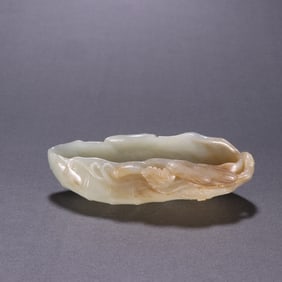 A piece of Hetian jade leaf-shaped wash in the Qing Dynasty