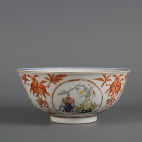 A pastel gold-painted window blue and white bowl in the Qing Dynasty Daoguang year