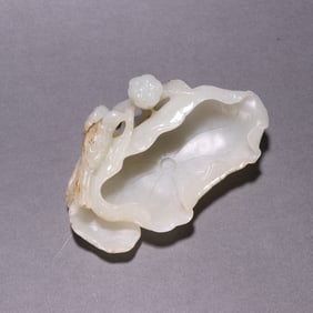 A Hetian jade lotus leaf-shaped brush wash of the Qing Dynasty