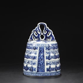 A Ming Dynasty Xuande blue and white seawater phoenix pattern court chime