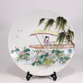 A pastel lady picture plate made in the Qianlong period of the Qing Dynasty