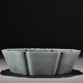 A piece of Song Dynasty Ru kiln azure glaze Japanese horn wash