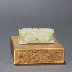 A fine copper-gilt jade dragon button seal