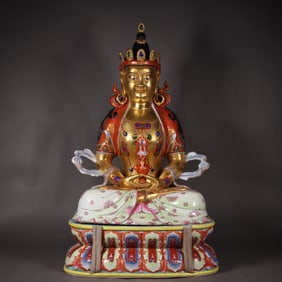 A gilded Buddha statue of the Qing Dynasty