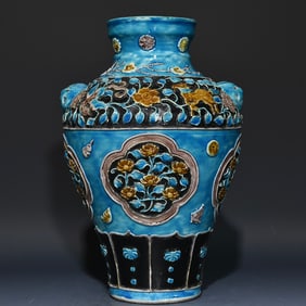 A Ming Dynasty enamel flower pinch flower beast head bottle