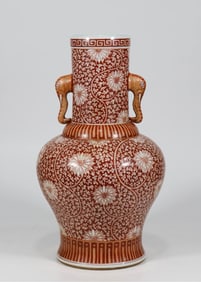 A coral red entwined flower elephant trunk ear vase made in the Kangxi Dynasty of the Qing Dynasty