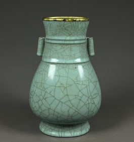 A pink blue glaze inlaid with gold buckle ear bottle of the official kiln of the Song Dynasty