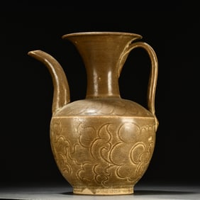 A large pot with a Tang Dynasty Yue kiln tangled pattern