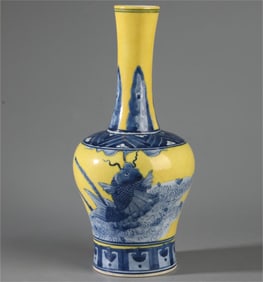 A yellow-glazed blue vase from the Qing Dynasty