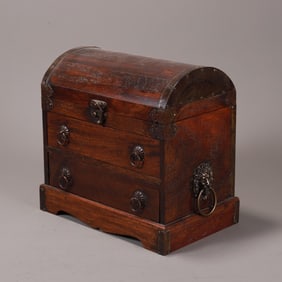 A beautiful wood-carved plain patterned official box