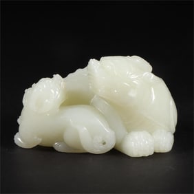 A beautiful Hetian jade beast ornament