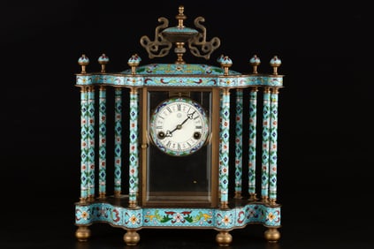 A Qing Dynasty cloisonné table clock