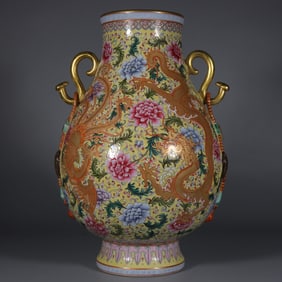 A piece of the Qing Dynasty Longlong year, yellow background, pastel, alum, red gold-painted,
