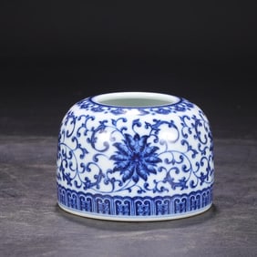 A Qing Dynasty Qianlong blue and white entwined lotus pattern horseshoe wash