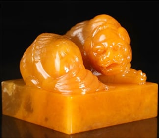 A beautiful Shoushan Shitian yellow stone