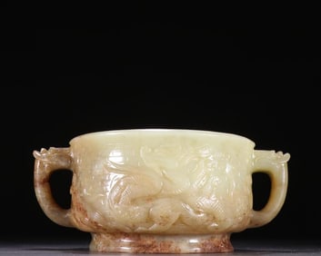 A Hetian jade dragon pattern amphora from the Ming Dynasty
