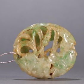 A jade carved lotus leaf pattern carving from the Qing Dynasty
