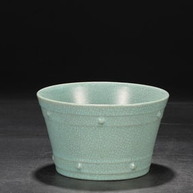 A piece of Northern Song Dynasty Ru kiln sky blue glaze court imperial drum nail deep belly bowl