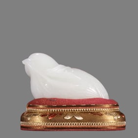 A Hetian jade quail ornament from the Qing Dynasty