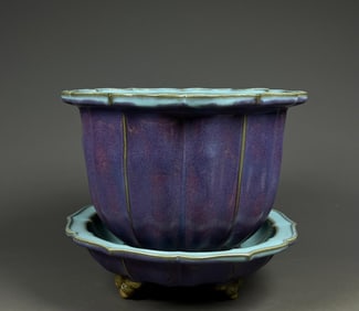 A grape purple glazed sunflower pot from the Jun kiln in the Song Dynasty