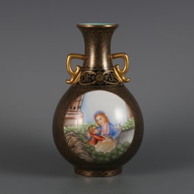 A black background painted with gold on a Qianlong period in the Qing Dynasty, and the enamel of