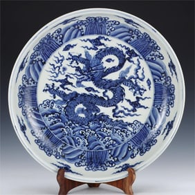 A blue and white seawater dragon pattern plate made in the Yongle period of the Ming Dynasty