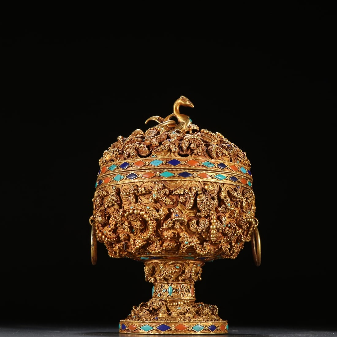 A fine silver-gilt bead-inlaid gemstone amphora: Exquisite silver-gilt fried beads set with gemstone amphorae SIZE: H:15cm W:11.2cm W:710.1g (The Dimensions Of All Batches Are Manually Measured.If You Need More Detailed Information, Please Contact O