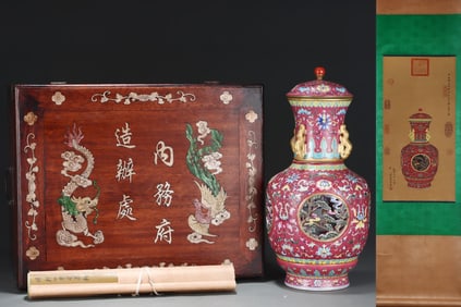 An enamel hollow heart vase made in the Qianlong period of the Qing Dynasty
