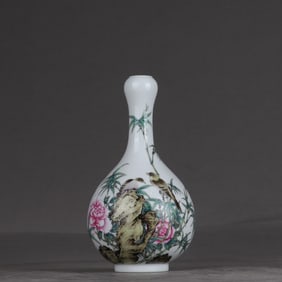 A garlic bottle with enamel flowers and birds inscribed in the Qianlong period of the Qing Dynasty
