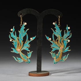 A silver-gilded emerald goldfish earring from the court period