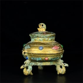 A bronze gilt inlaid animal foot lid pot from the Warring States period